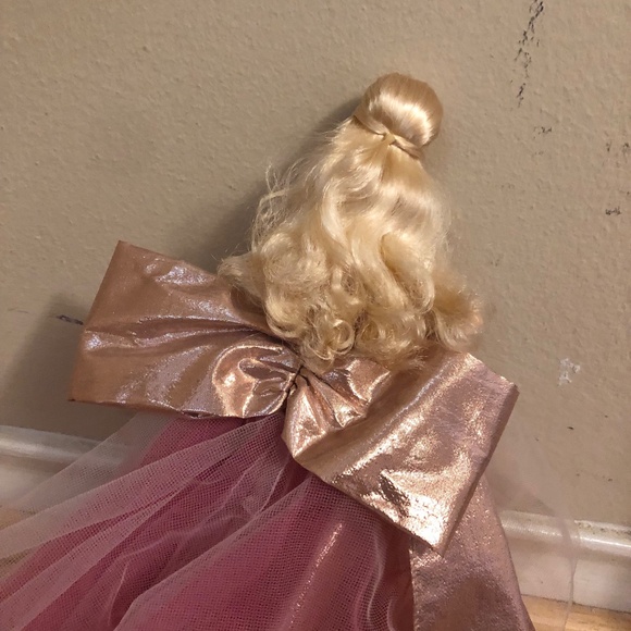 Beautiful 2009 Barbie Doll - from Barbie’s 50th Anniversary! - Picture 3 of 5